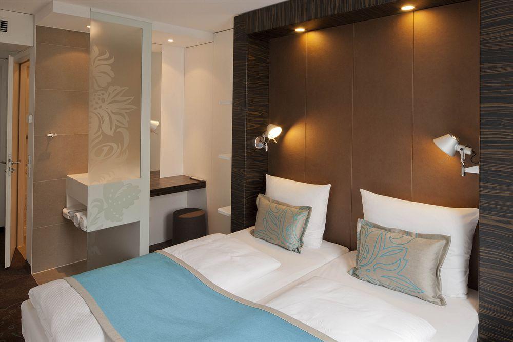 Motel One Frankfurt Airport Frankfurt am Main Exterior foto