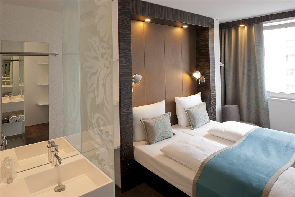Motel One Frankfurt Airport Frankfurt am Main Exterior foto